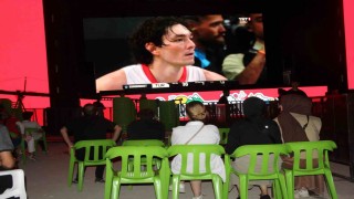 A Milli Erkek Basketbol Takımının finali Şırnakta dev ekranlardan izlendi