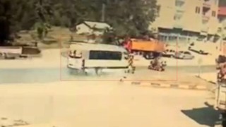 Abdipaşada yaşanan kaza güvenlik kamerasına yansıdı