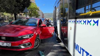 Açtığı kapıya belediye otobüsü çarptı