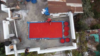 Adanada damlar kırmızıyla renklendi: Güneşle pişen emek