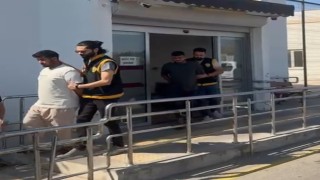 Adanada ev kurşunlayan 2 şüpheli tutuklandı