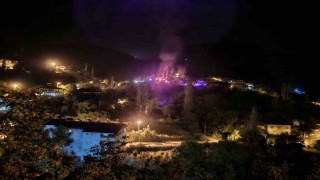 Adanada evde çıkan yangında anne ve oğlu yaralandı