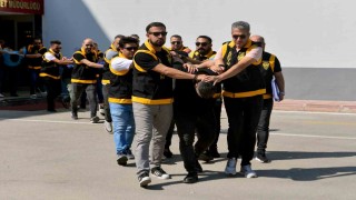 Adanada haraç isteyen çeteye operasyon: 12 silah ile 54 bin hap ele geçirildi