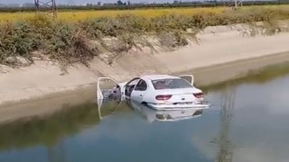 Adanada otomobil sulama kanalına devrildi: 1 ölü, 2 yaralı