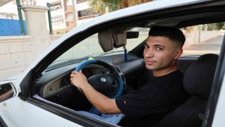 Adanadan renkli görüntüler: Otomobilini balon ve yazılarla süsledi, eşini karşıladı