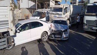 Adıyamanda, 4 araç bir birine girdi