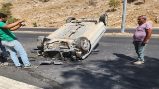 Adıyamanda otomobil takla attı