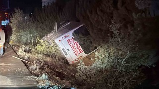 Afyonkarahisarda midibüs devrildi: 12 yaralı