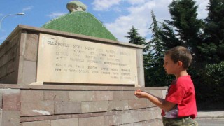 Afyonkarahisarda Muhammed Askerinin türbesi 63 yılı aşkındır yol ortasında duruyor