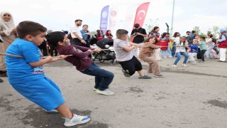 Ağrıda çocuklar geleneksel oyunlarla doyasıya eğlendi