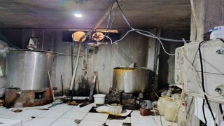 Ağrıda ruhsatsız işletmede 5 ton 709 kilogram pekmez ele geçirildi