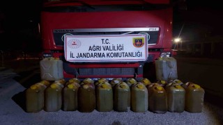 Ağrıda yol kontrolünde kaçak akaryakıt ve sigara ele geçirildi