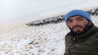 Ağrıda yüksek kesimlere mevsimin ilk karı düştü