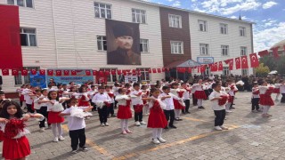 Ahlatta İlköğretim Haftası kutlandı