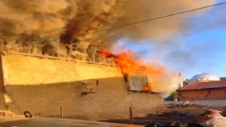 Ahşap evde çıkan yangın paniğe sebep oldu