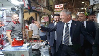 AK Parti Kayseri Teşkilatı Kapalı Çarşıda esnaf ziyaretinde bulundu