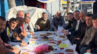 AK Parti Milletvekili Mehmet Demir, Tavşanlı Semt Pazarında esnafla buluştu