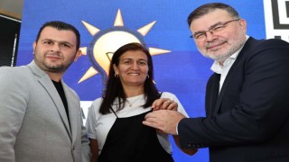 AK Partili Saygılı, Kemalpaşada yeni üyelere rozet taktı; CHPden de katılım var