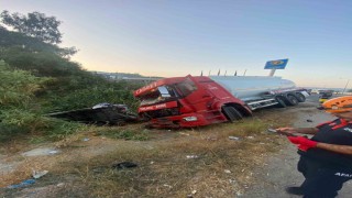 Akaryakıt tankeri ile minibüs çarpıştı: 4 yaralı