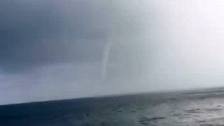 Akdenizde oluşan hortum görüntülendi