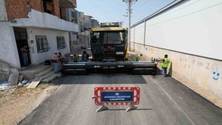 Akdenizde sokaklar sıcak asfalt ile yenileniyor