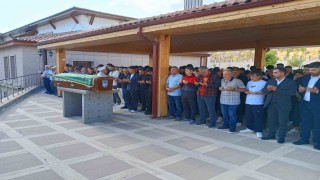 Akranı tarafından bıçakla öldürülen çocuk son yolcuğuna uğurlandı