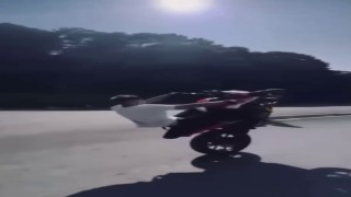 Akrobatik hareketler pahalıya patladı: 73 bin lira ceza kesildi, motosikleti bağlandı