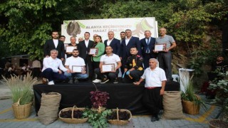 Alanyada keçiboynuzu hasat şenliği ve coğrafi tescil belge töreni