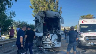 Alanyada midibüslerin çarpıştığı kazada 15 yaralıdan 2sinin durumu ciddiyetini koruyor