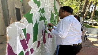 Alaşehiri duvar resimleriyle anlattı