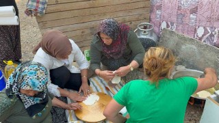 Alev savaşçılarına kadınlardan ‘pişi desteği