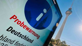 Almanyada acil durum tatbikatı: Uyarı sirenleri çaldı, cep telefonlarına mesaj gönderildi