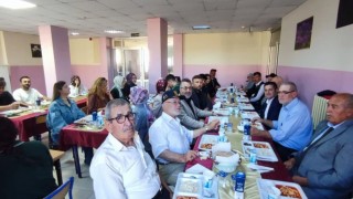 Altıntaşta öğretmen ve öğrenciler gazilerle bir araya geldi