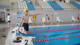 Ampute sporcu Ahmet Yasin, yüzme tutkusuyla engelleri aşıyor