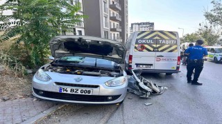 Ankarada otomobil ile servis minibüsü kafa kafaya çarpıştı: 12 yaralı