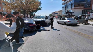 Ankarada ticari araç ile otomobil çarpıştı: 2 yaralı