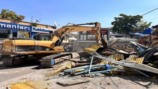 Ankaranın tarihi İtfaiye Meydanındaki iş yerlerinde yıkım başladı