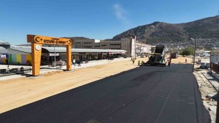 Antakyanın inşa sürecinde kalbi olan prefabrik çarşının yolları asfaltlandı
