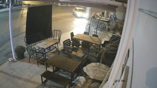 Antalyada dikkatsiz sürücünün kaza anı kamerada