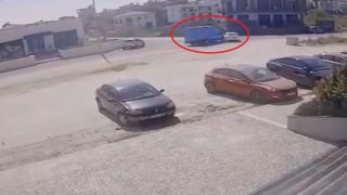 Antalyada kargo aracıyla otomobil çarpıştı