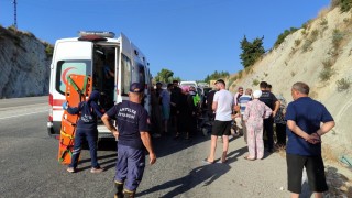 Antalyada otomobil şarampole devrildi: 3 yaralı