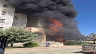 Apartmanın giriş katında yangın çıktı