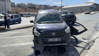 Arnavutköyde iki araç çarpıştı: 1 yaralı