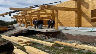 Arpaçayda Kütük Eviin yapımı sürüyor