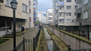 Artvinde 10 günlük bebek 5. kattan babasının kucağından düşerek hayatını kaybetti