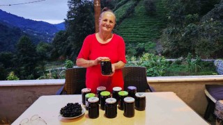 Artvinde asırlık gelenek sürüyor: Kadınlar kışa üzüm pekmeziyle hazırlanıyor