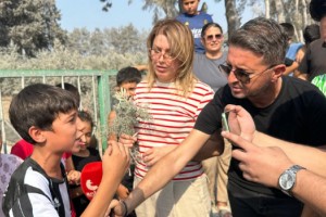 Asu Kaya, Toprakkale’de çevre ve sağlık uyarısı yaptı