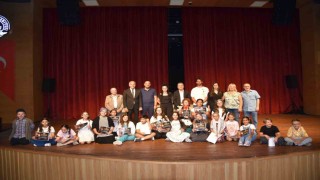 Atakum Belediyesi Tiyatro Bölümü öğrencileri, ilk kez seyirci karşısına çıktı