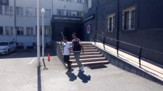 ATMye geleni sahte dekontla dolandırdı, polisten kaçamadı