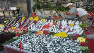 Av yasağının kalkmasıyla balık tezgahları şenlendi